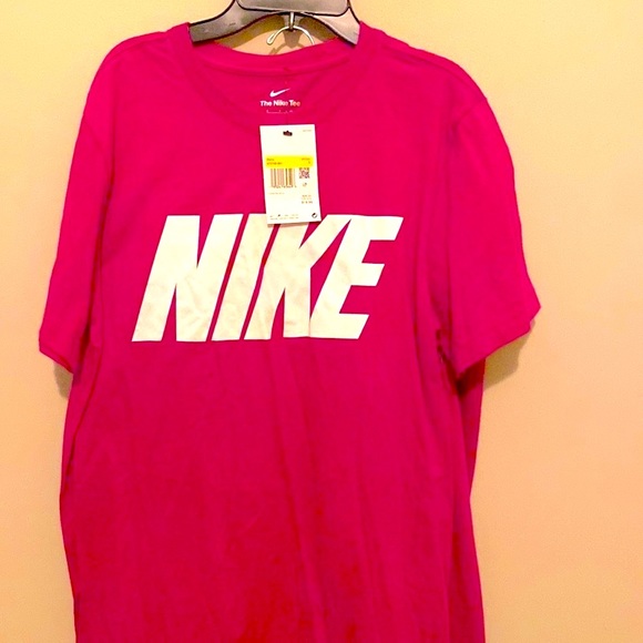 Nike Tops - NWT 🌺 Nike Cranberry Pink T-shirt Size Small but fits like a Medium Retail $25
